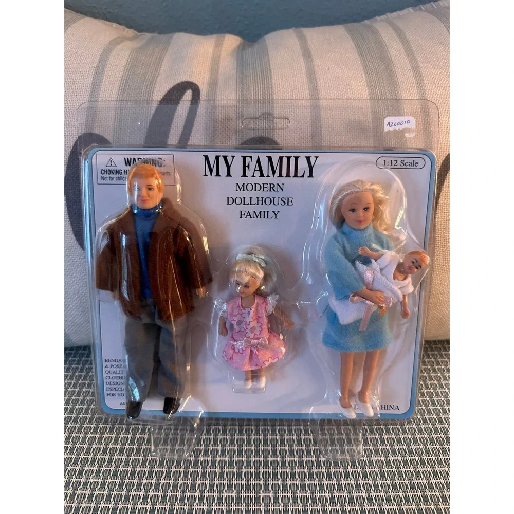 Town Square Miniatures Modern Dollhouse Doll My Family 1:12 Scale New